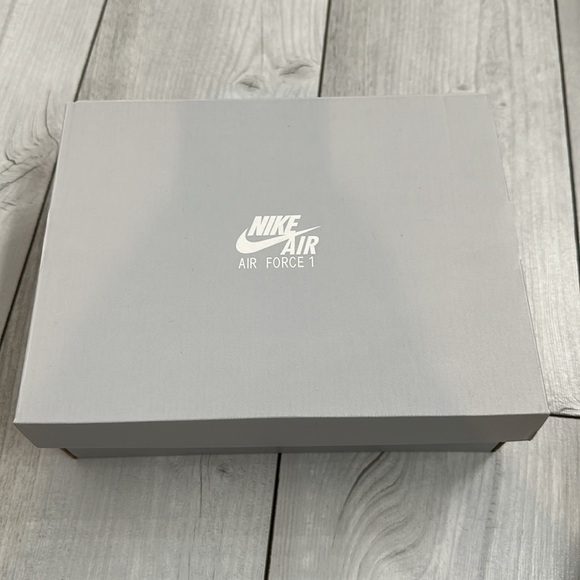 Nike Air Force 1 - Picture 8 of 9